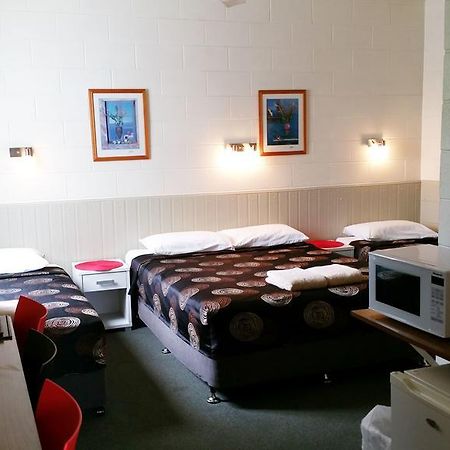 A&A Lodge Motel Emerald Εξωτερικό φωτογραφία