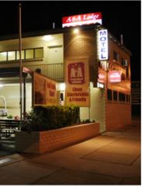 A&A Lodge Motel Emerald Εξωτερικό φωτογραφία
