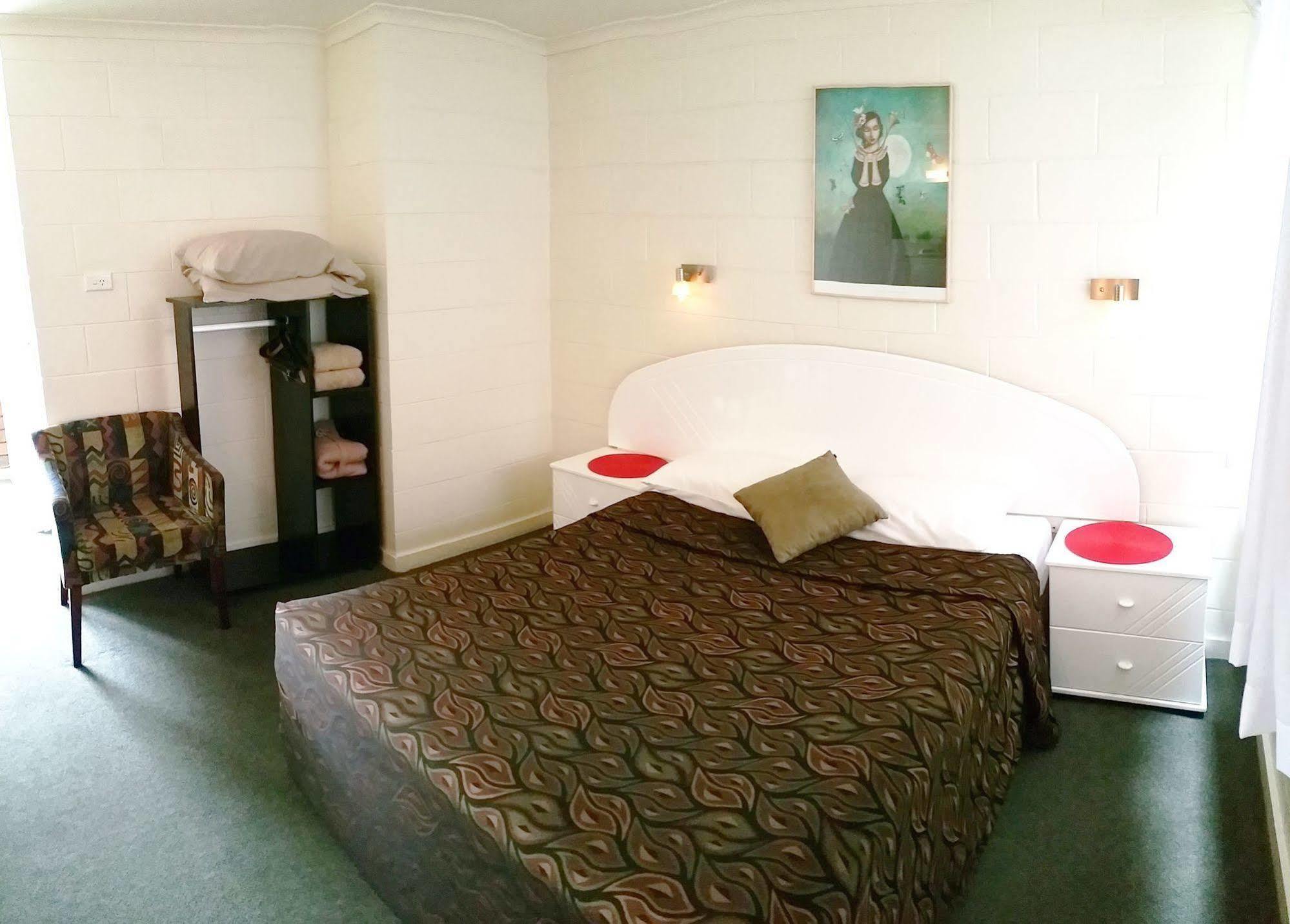A&A Lodge Motel Emerald Εξωτερικό φωτογραφία