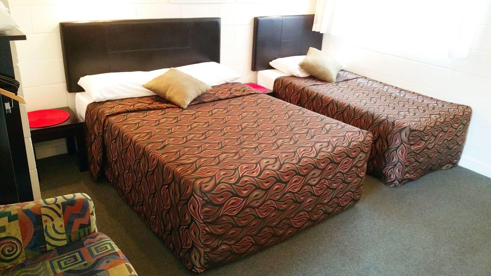A&A Lodge Motel Emerald Εξωτερικό φωτογραφία